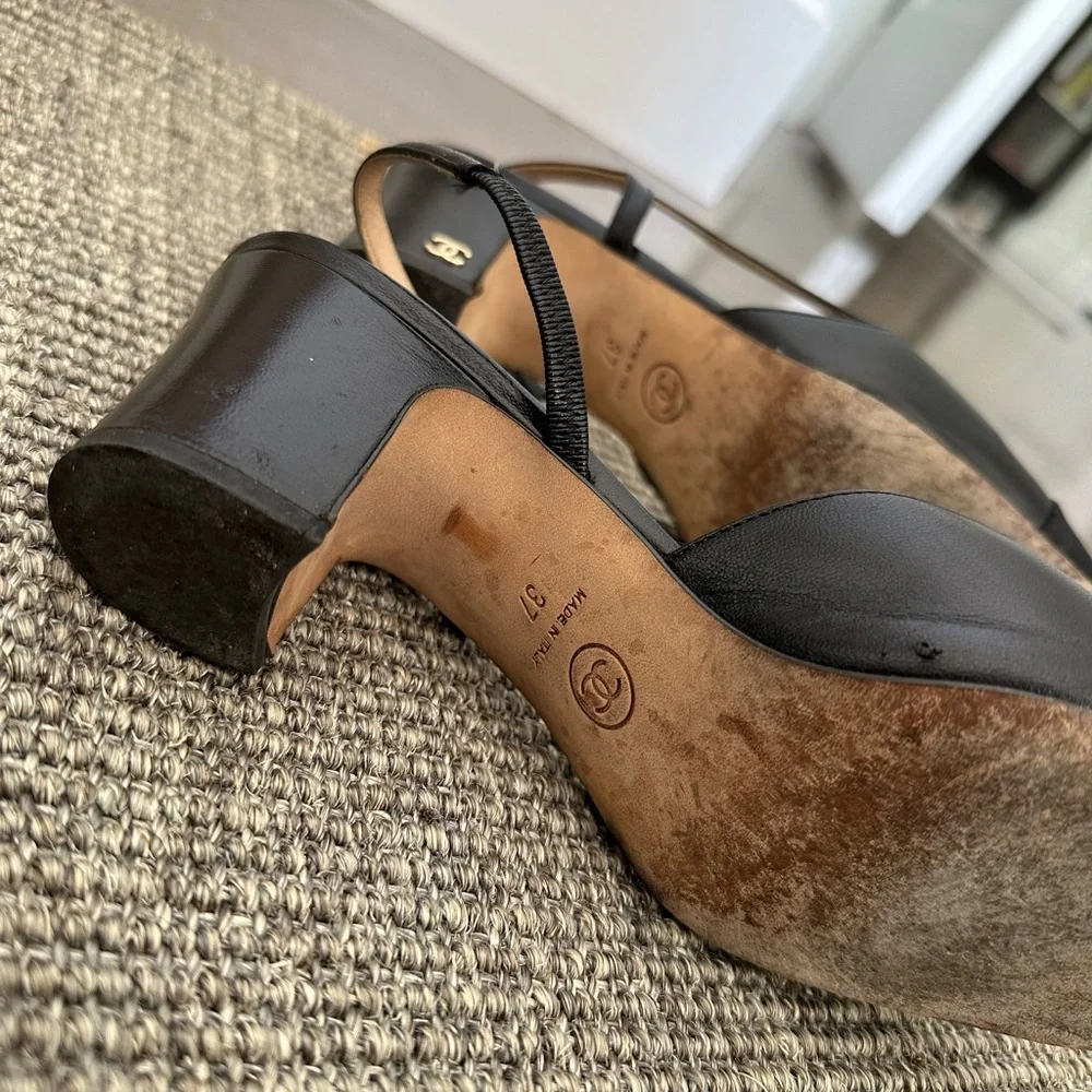CHANEL Black Interlocking CC Logo Leather Slingback Pumps - Picture 15 of 15